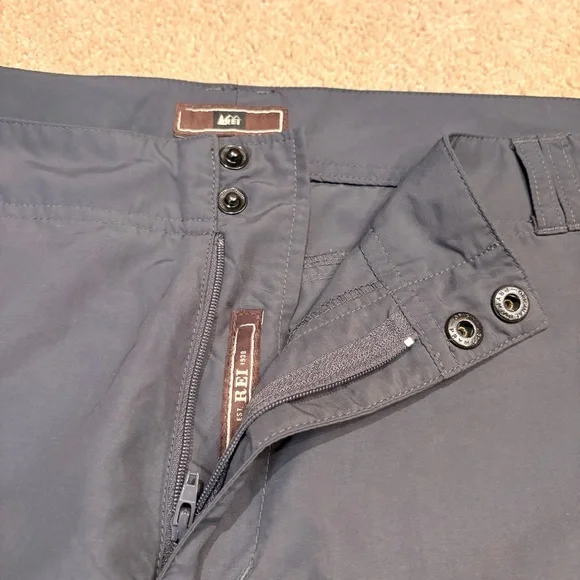 REI Nylon Cargo Shorts Womens Size 16 XL Dark Grey UPF 50 Secure Pockets Outdoor - Picture 6 of 11